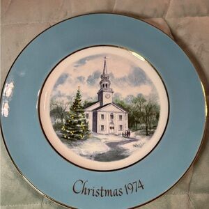 🎄 Vintage Avon Christmas Plate 1974 | Church Winter Scene | Gold Trim
